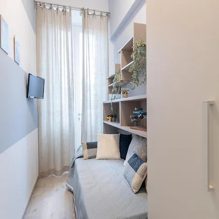 Modern By The In דירה