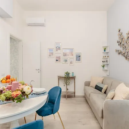 Modern By The In דירה *